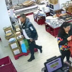 istanbul avcilarda magazadan cep telefonu hirsizligi 3329c8eba0ab