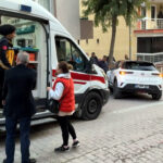 istanbul avcilarda surucusunun fren yerine gaza bastigi otomobil agaca carpti 01c02941c1b7