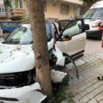 istanbul avcilarda surucusunun fren yerine gaza bastigi otomobil agaca carpti 30e5c54949d9