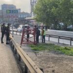 istanbul bakirkoyde vinc parcasi yuklu tir kopruye sikisti 8aeb3969ef2d