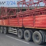 istanbul bakirkoyde vinc parcasi yuklu tir kopruye sikisti bf1fd74d3a03