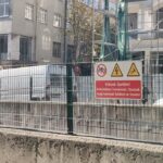 Bayrampaşa'da Geri Manevra Yapan Kamyon, Tramvay Hattında Patlamalara Neden Oldu 4 istanbul bayrampasada kamyon tramvay hattindaki korkuluklara carpti patlamalar meydana geldi aafff7931afe