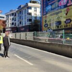 Bayrampaşa'da Geri Manevra Yapan Kamyon, Tramvay Hattında Patlamalara Neden Oldu 3 istanbul bayrampasada kamyon tramvay hattindaki korkuluklara carpti patlamalar meydana geldi b12f7e64ec21