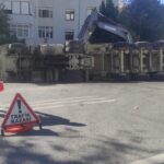 Mıcır Yüklü Kamyon Boşaltma Sırasında Devrildi, Şoför Hastaneye Kaldırıldı 7 istanbul besiktasta yukunu bosaltan hafriyat kamyonu devrildi kaza kamerada 21da85a2a530