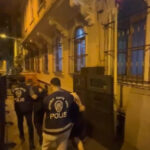 istanbul beyoglunda ispanyol youtuberi takip edip darbettiler niye cekiyorsun diye pet sise firlattilar 75bffe751acc