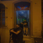 istanbul beyoglunda ispanyol youtuberi takip edip darbettiler niye cekiyorsun diye pet sise firlattilar e147956e8d94