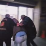 Beyoğlu'nda kadına tasma takarak yürüyenler tutuklandı, sosyal medya olaya tepki gösterdi. 1 istanbul beyoglunda kadinin boynuna tasma takip gezdirdi 2 tutuklama 3db22a924141