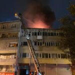 istanbul beyoglunda tekstil atolyesinin catisi alev alev yandi a2677c5a2311