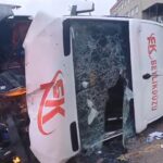 istanbul buyukcekmecede aydinlatma diregine carpan minibus devrildi 2 yarali c5f3c5991da1