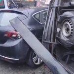 istanbul buyukcekmecede aydinlatma diregine carpan minibus devrildi 2 yarali dcf33ee6f24d