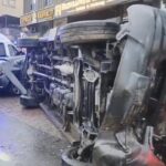 istanbul buyukcekmecede aydinlatma diregine carpan minibus devrildi 2 yarali fbbd8f48ffe5