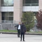 İstanbul Adalet Sarayı'nda silahlı intihar girişimi: Bacaklarından vuruldu 1 istanbul caglayan adliyesi onunde basina silah dayadi havaya ates acip kendini bacagindan vurdu 2e7ea21ffef0