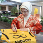 Emine Erdoğan, Vakıfbank Sanat Galerisi'nin açılışında genç sanatçılar için ilham kaynağı olmasını diledi 12 istanbul emine erdogan vakifbank sanat galerisinin acilisina katildi goruntu eklendi 159aa0444006