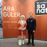 Emine Erdoğan, Vakıfbank Sanat Galerisi'nin açılışında genç sanatçılar için ilham kaynağı olmasını diledi 11 istanbul emine erdogan vakifbank sanat galerisinin acilisina katildi goruntu eklendi e3dd20a2ecbe