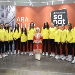 Emine Erdoğan, Vakıfbank Sanat Galerisi'nin açılışında genç sanatçılar için ilham kaynağı olmasını diledi 9 istanbul emine erdogan vakifbank sanat galerisinin acilisina katildi goruntu eklendi feac79cfb8f5