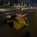 istanbul fatih vatan caddesinde saganak nedeniyle yol coktu 0feb5f9dffa7
