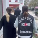 istanbul fatihte pos cihaziyla hayali islemle elde edilen parayi aklayan 33 kisi tutuklandi f32336495127