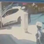 istanbul gungorende arizalanan otomobilini kontrol ederken 2 arac arasinda sikisti 6a8672f5332c