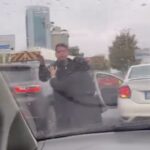 istanbul kadikoyde trafikte yolcu indirme tartismasi kamerada 1093e996de58