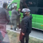 istanbul kagithanede minibus soforunden meslektasina tekme tokat saldiri sen oldun diye tehdit etti 4d81aba706b6