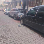 istanbul kagithanede park halindeki araclarin aynalarini yumrukla kirdi 050d787eb1f8