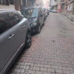 istanbul kagithanede park halindeki araclarin aynalarini yumrukla kirdi 3c3267552cfb