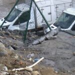 istanbul kucukcekmecede fabrikanin istinat duvari 3 aracin uzerine coktu e8fc29597119