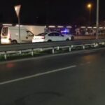 Küçükçekmece'de meydana gelen zincirleme kazada motosiklet sürücüsü ve yolcu yaralandı 1 istanbul kucukcekmecede kazaya karisan motosiklete ambulans carpti 2 yarali 88516802f393