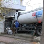 istanbul kucukcekmecede park halindeki tanker kayarak is yerine carpti 3302cc406e5a