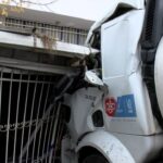 istanbul kucukcekmecede park halindeki tanker kayarak is yerine carpti d63ebd94c7af