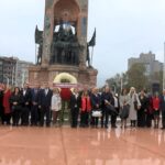 istanbul muhtarlar gununde taksim cumhuriyet anitina celenk konuldu 8eda9c37387c