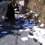 istanbul sariyerde soforun direksiyon hakimiyetini kaybettigi kamyon alt yola dustu ac6c8352a703