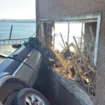 istanbul sariyerde yokustan kayan otomobil binaya carpip korkuluklarda asili kaldi 504d7def26a5