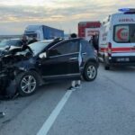 istanbul silivride otomobil hafriyat kamyonuna carpti 2 yarali b21a6aa423b7