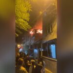 istanbul sislide 3 katli binanin catisinda yangin 1cfcbfeff1dd
