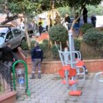 istanbul sislide yokustan kayan otomobil cocuk parkina girdi ade441e7f55c