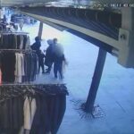 istanbul sultangazide kendisi magazada urunlere bakti disarida bekleyen cocuk hirsizlik yapti 18fbc1708cab