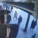 istanbul sultangazide kendisi magazada urunlere bakti disarida bekleyen cocuk hirsizlik yapti e62750f4bad8