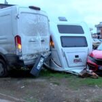 istanbul sultangazide soforunun el frenini cekmeyi unuttugu minibus kayarak 6 araca carpti 4dd32d80719c