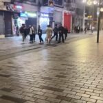 istanbul taksimde kemerli tekmeli yumruklu kavgalar kamerada 8dd26fda49c0
