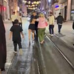 istanbul taksimde kemerli tekmeli yumruklu kavgalar kamerada b36e38795031