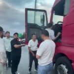 istanbul tir soforu zikzak cizerek ilerledi dorsedeki yukler yola savruldu 3ec329f38d7c