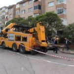 istanbul uskudarda el freni cekilmeyen iett otobusu istinat duvarina carparak askida kaldi genis haber 58b426db2b40