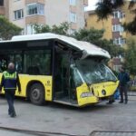 istanbul uskudarda el freni cekilmeyen iett otobusu istinat duvarina carparak askida kaldi genis haber c4e909db33c3