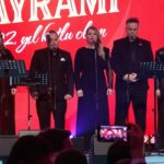 Cumhuriyet’in 102. yılı dolayısıyla İstanbul'da anlamlı bir bayramlaşma etkinliği gerçekleştirildi 4 istanbul vali gul cumhuriyet emin ellerde diyoruz 829480d06078