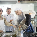 Türk Mutfak Eğitimi Alan Japon Öğrenciler, Geleneksel Yemekleri Öğrendi 2 japon ogrencilere turk mutfagi dersi 075cab416383