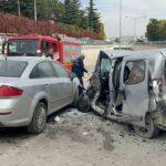 karsi yone gecen otomobil iki aracla carpisti 1i agir 5 yarali 4fb02251abf8