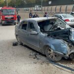 karsi yone gecen otomobil iki aracla carpisti 1i agir 5 yarali 7f23625e8ee9