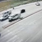 Kırmızı ışıkta duran otomobil, aracın çarpması ile ikiye bölündü; kaza kamerada 6 kirmizi isikta duran otomobil aracin carpmasi ile ikiye bolundu kaza kamerada aa4ab8b861f5