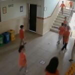 koridordaki atiklari geri donusum kutusuna koyan ogrenciler odullendirildi video eklendi 50960ea6421d
